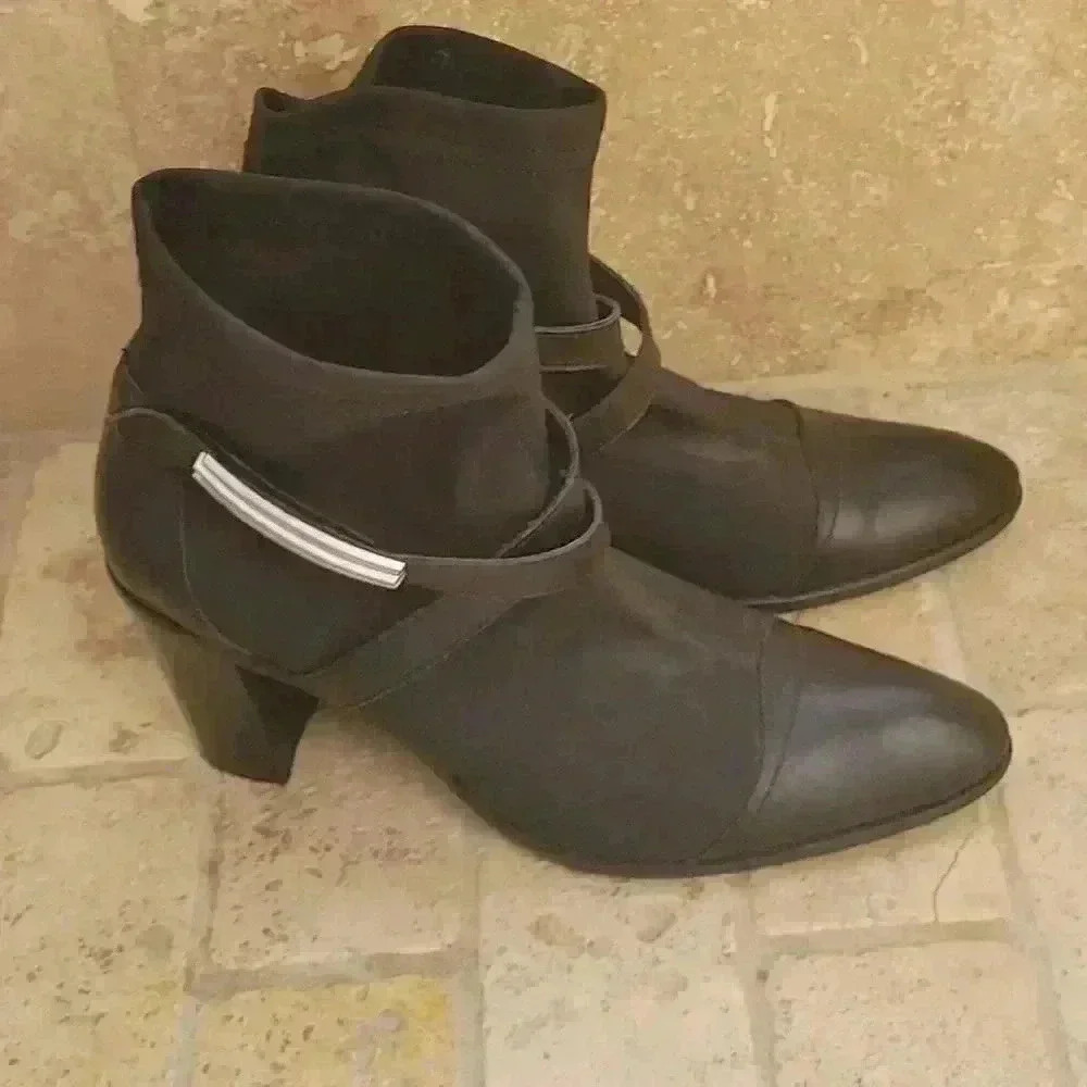 Short autumn boots size european 39